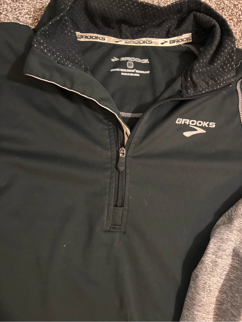 Brooks Black Quarter-Zip, Gray Heather Top & Burgundy Sports Bra Set - Picture 2 of 7